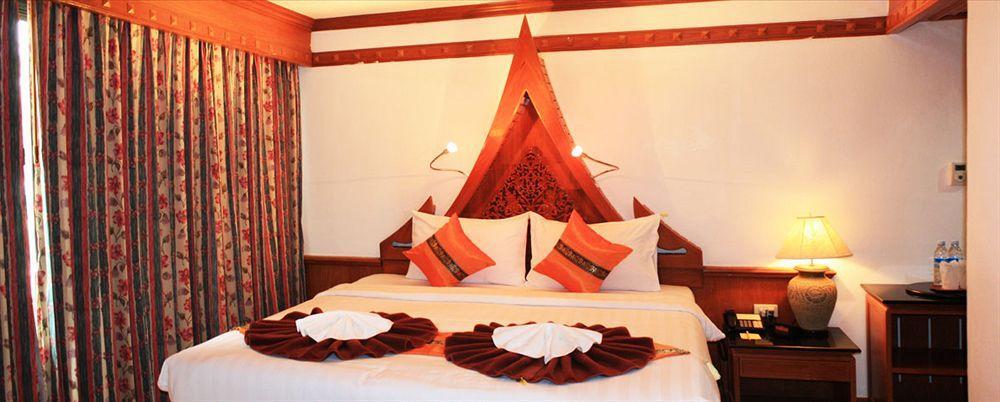 Patong Beach Bed And Breakfast Exterior foto