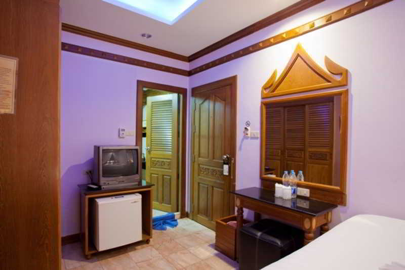 Patong Beach Bed And Breakfast Exterior foto