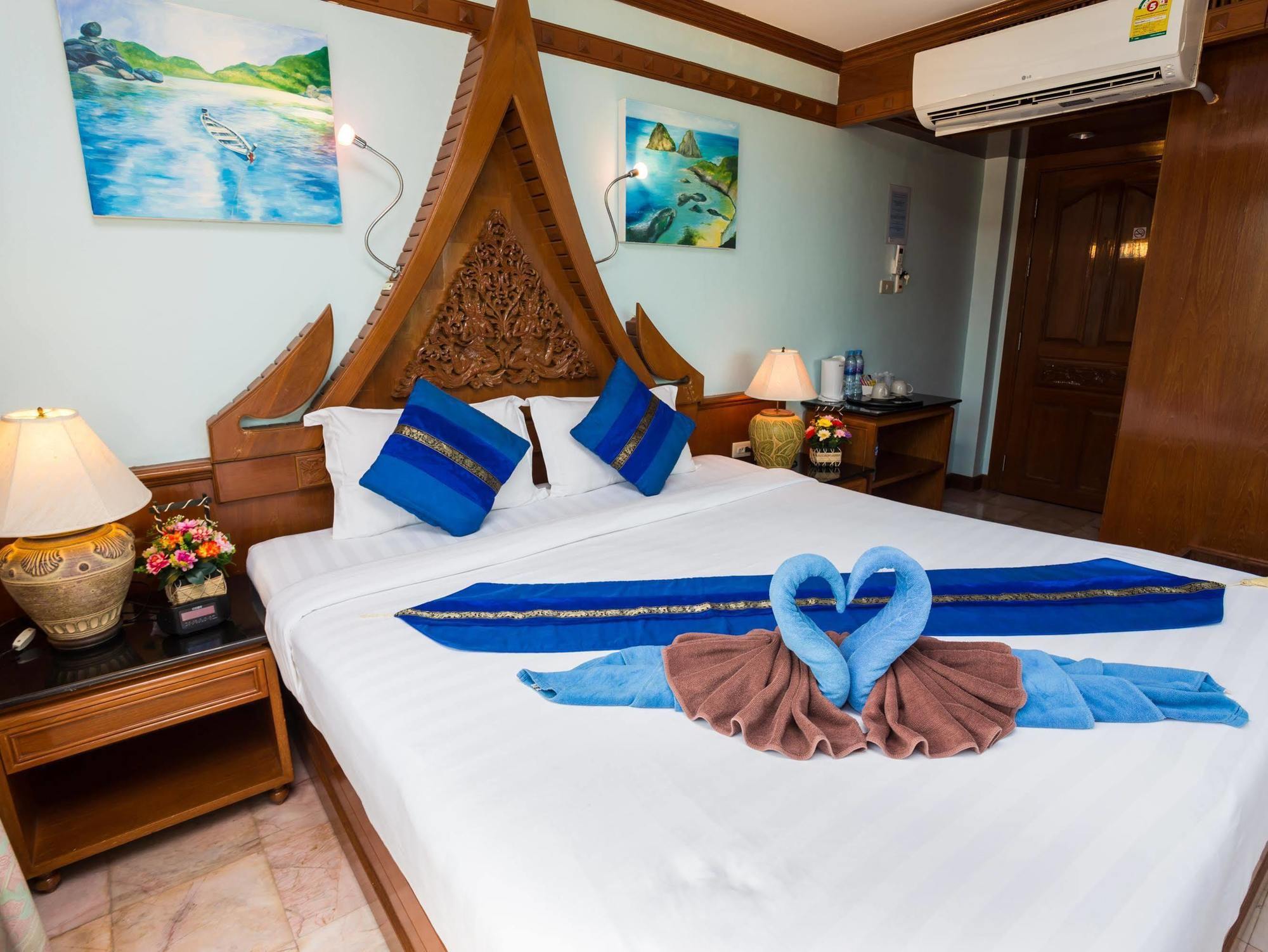 Patong Beach Bed And Breakfast Exterior foto